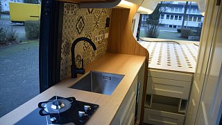 Zwei Spenger bauen einen Campervan
