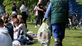 Gütersloh: Gütersloher feiern am 1. Mai - unter den Augen der Polizei