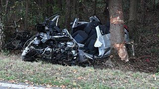 Zwei junge Männer sterben bei schweren Unfall in Greffen