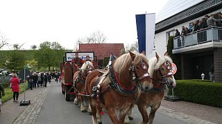 Warburg: Die Warburger Schützen und Regenten feiern beim Stadtschützenfest in Calenberg ihr Stadtschützenkönigspaar Rainer und Bärbel Schnückel