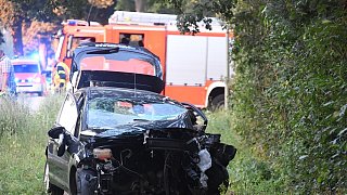 Autofahrerin wird bei Unfall eingeklemmt