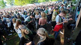 Gütersloh: Gütersloher feiern am 1. Mai - unter den Augen der Polizei