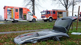 Junge Männer werden bei Unfall lebensgefährlich verletzt