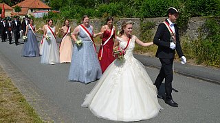 In Willebadessen werden die beiden Königspaare mit viel Beifall gefeiert.