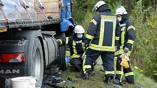 Lastwagen auf der B61 in Rheda-Wiedenbrück verunfallt