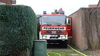 Gartenhaus steht in Flammen - etliche Notrufe bei der Feuerwehr