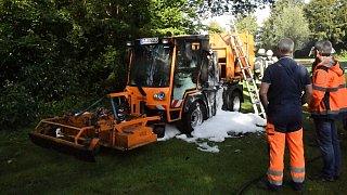 Verl: Großflächen-Rasenmäher gerät in Brand