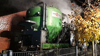 Feuerwehr löscht Lkw-Brand in Herzebrock-Clarholz