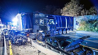 Lkw-Fahrer verursacht mehrere Unfälle in NRW