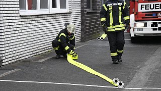 Großeinsatz der Feuerwehr bei der Feinbäckerei Schulte in Mastholte