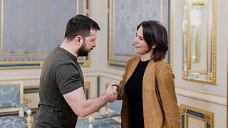 Präsident Selenskyj empfängt Baerbock und dankt Deutschland