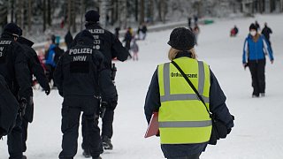 Volle Parkplätze, Staus - Ansturm in Bergregionen