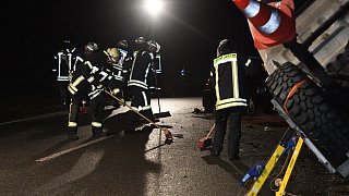 Zwei Autofahrer bei Unfall in Batenhorst eingeklemmt