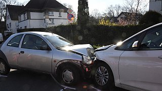 Drei Verletzte bei Unfall auf der Kahlertstraße in Gütersloh