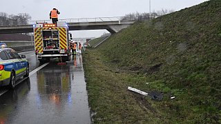Porsche überschlägt sich auf der A33 bei Steinhagen