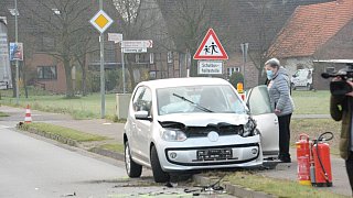 Schloß Holte-Stukenbrock: Zwei Schwerverletzte bei Frontalzusammenstoß