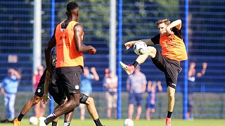 Arminia: Fans begrüßen Neuzugänge beim Trainingsauftakt 2018