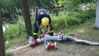 Fischesterben in der Ems: THW pumpt Wasser aus dem Fluss