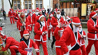 Eine Stadt sieht rot: Motive vom 6.Bielefelder Santa Run