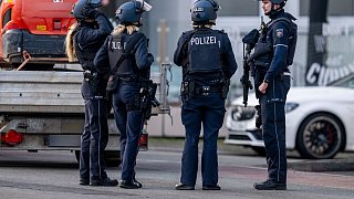 Polizei-Großeinsatz nach Schüssen vorm Bielefelder Landgericht