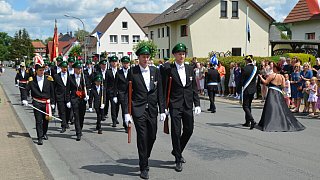 In Willebadessen werden die beiden Königspaare mit viel Beifall gefeiert.