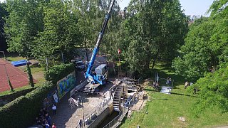 Paderborn: Einbau des Wasserrades im Paderquellgebiet