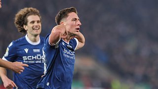 Arminia Bielefeld schlägt Werder Bremen 2:1.