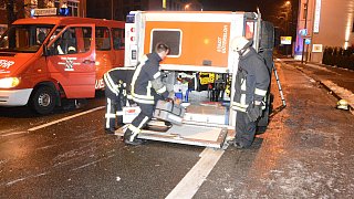 Gütersloh: Rettungswagen stößt mit Taxi zusammen und kippt um