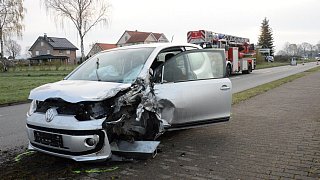 Schloß Holte-Stukenbrock: Zwei Schwerverletzte bei Frontalzusammenstoß
