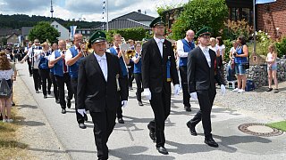 In Willebadessen werden die beiden Königspaare mit viel Beifall gefeiert.