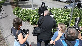 PETA-Aktivisten demonstrieren vor dem Fleischwerk Tönnies in Rheda