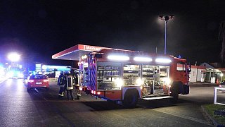 Brand in Gebäude einer Tankstelle