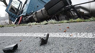 Autofahrer bei Unfall auf der B 64 schwer verletzt