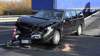 Lkw kippt auf der Autobahn 2 um