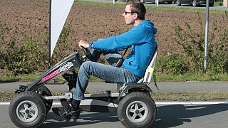 Radler und Jogger erobern autofreie Bundesstraße 61