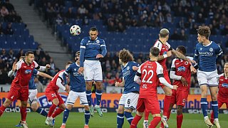 Arminia Bielefeld schlägt Viktoria Köln 2:0.