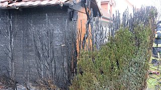 Gartenhaus steht in Flammen - etliche Notrufe bei der Feuerwehr