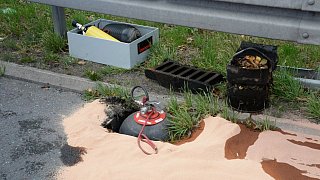 Lastwagen auf der B61 in Rheda-Wiedenbrück verunfallt