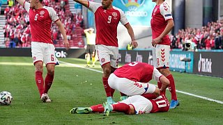 EM-Drama in Kopenhagen: Dänen-Star Eriksen kollabiert