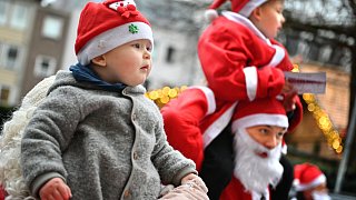 Eine Stadt sieht rot: Motive vom 6.Bielefelder Santa Run