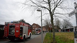 Gartenhaus steht in Flammen - etliche Notrufe bei der Feuerwehr