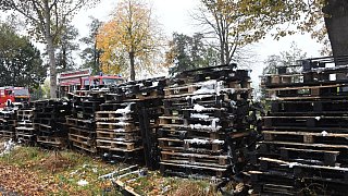 Lkw-Anhänger brennt auf der Paderborner Strasse in Verl