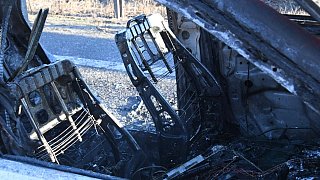 Pkw geht nach Auffahrunfall auf der A2 bei Rheda-Wiedenbrück in Flammen auf