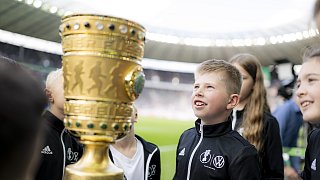 Die elf Einlaufkinder aus OWL bei Arminias Pokalfinale