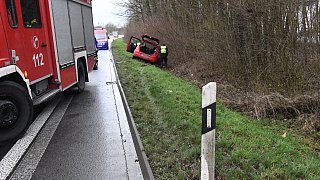 Rheda-Wiedenbrück: Feuerwehr muss Autofahrer schonend aus Fahrzeug retten