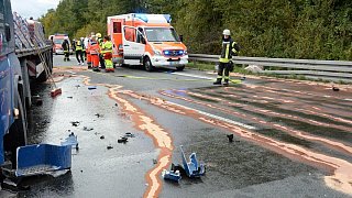 Lastwagen auf der B61 in Rheda-Wiedenbrück verunfallt
