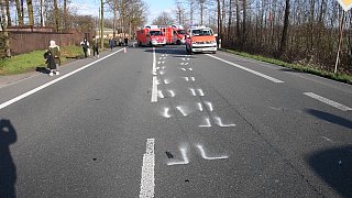 Auto überschlägt sich nach Zusammenstoß - drei Verletzte