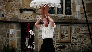Theater mit Zirkuselementen
