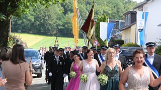 Warburg: Bonenburger Majestäten werden begeistert gefeiert