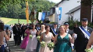 Warburg: Bonenburger Majestäten werden begeistert gefeiert